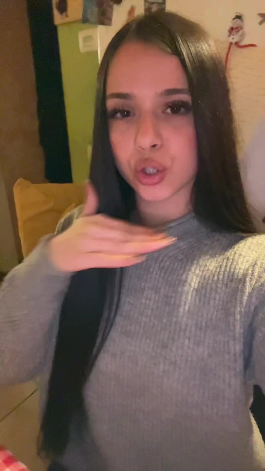 @valeriavela._
