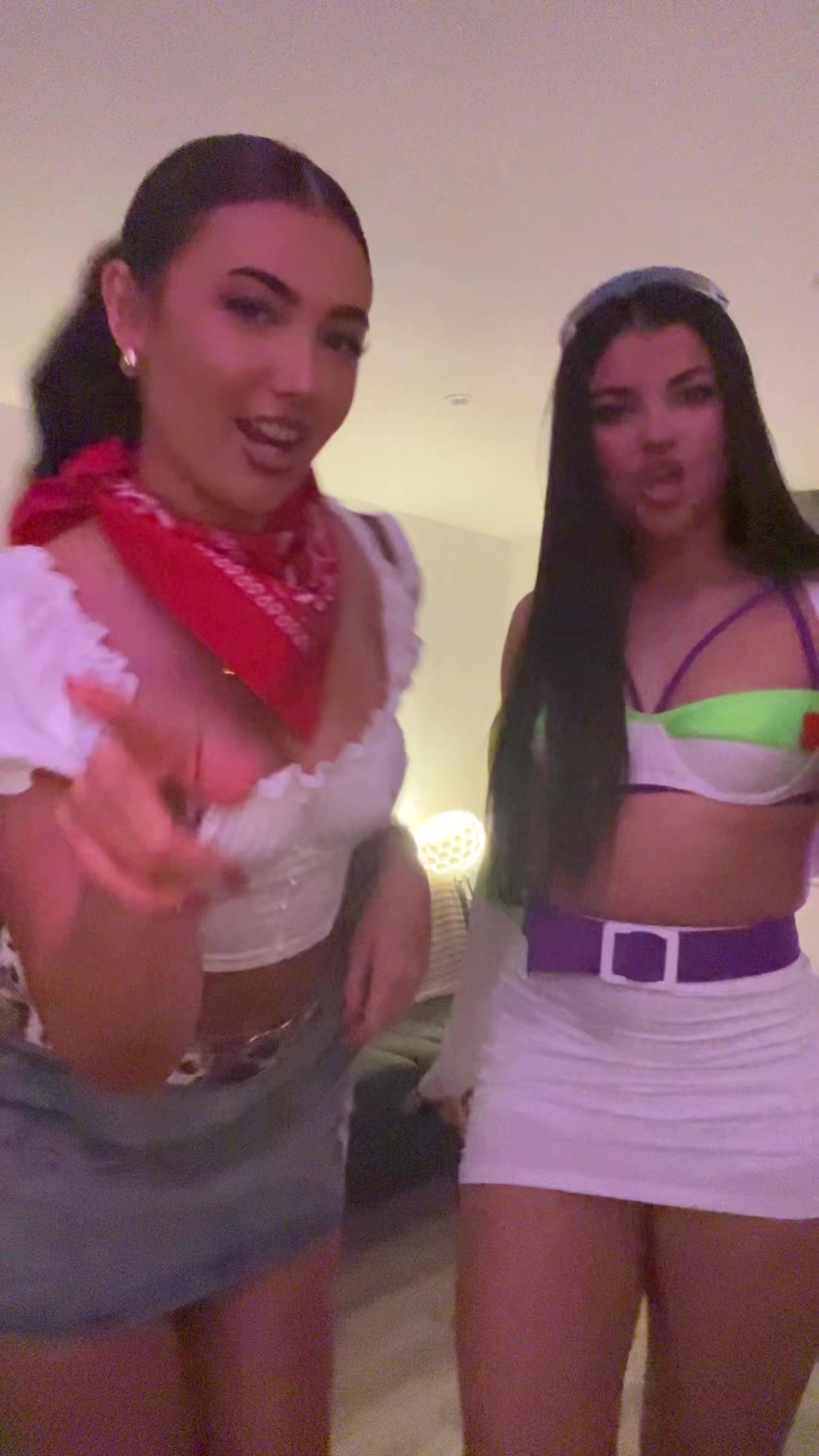 @laurenskay