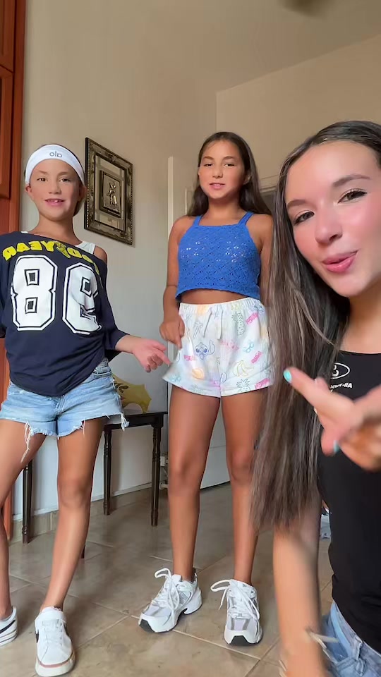 @Preppy Mia & Chloe