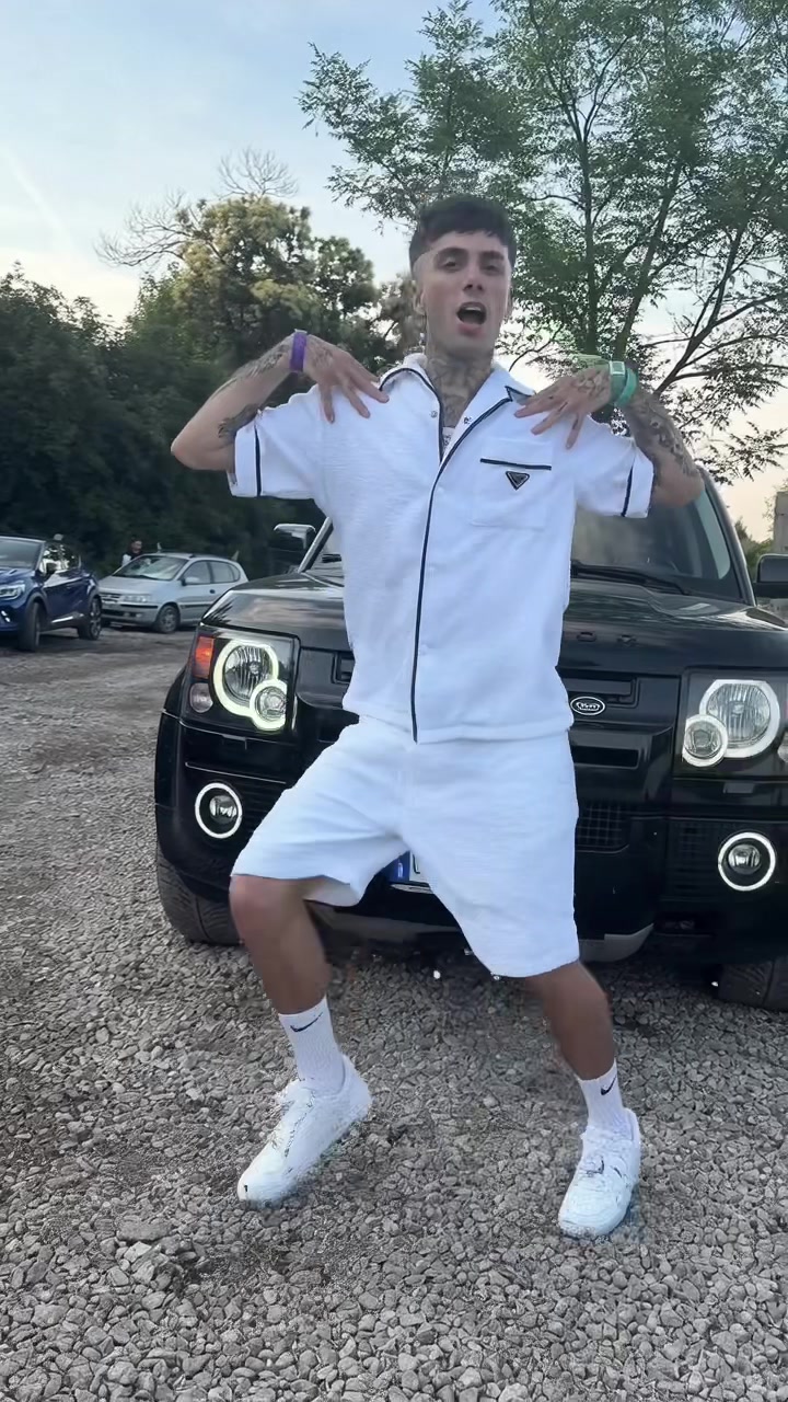 @🕺
