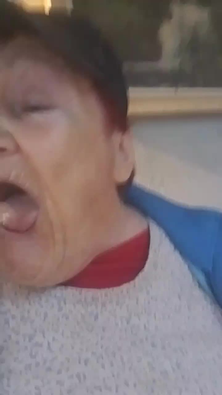 @просто човек😁