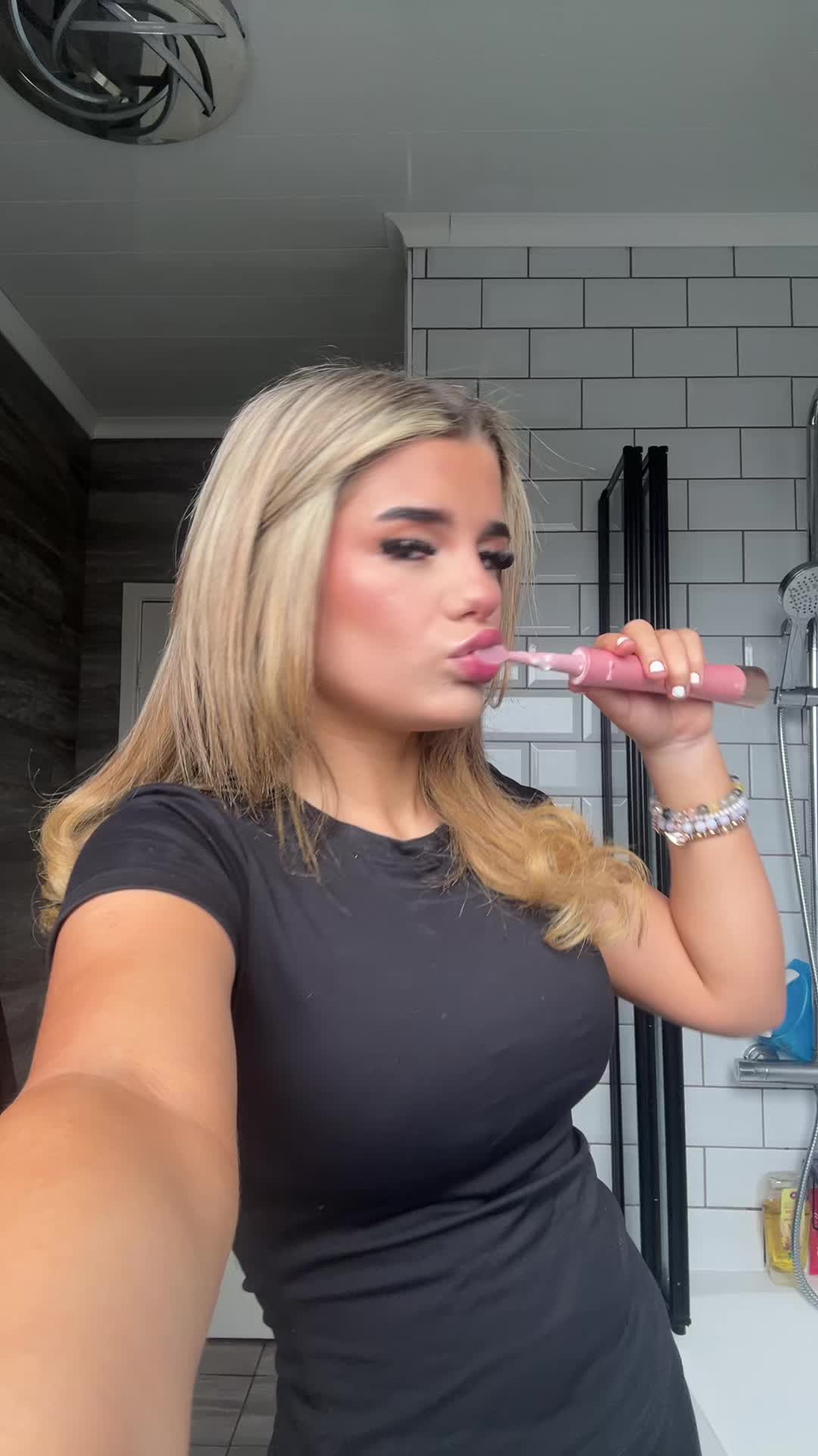 @serenandolivia