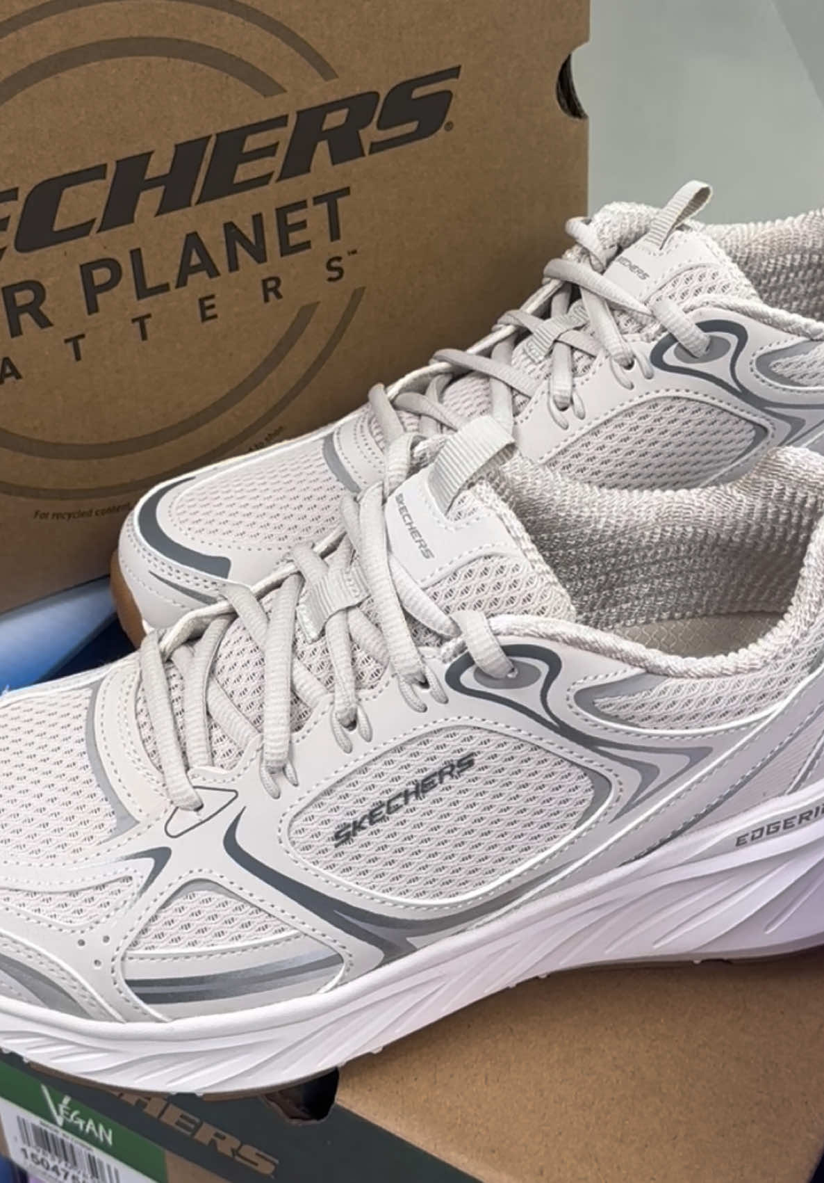 @K.S6titchSkechers