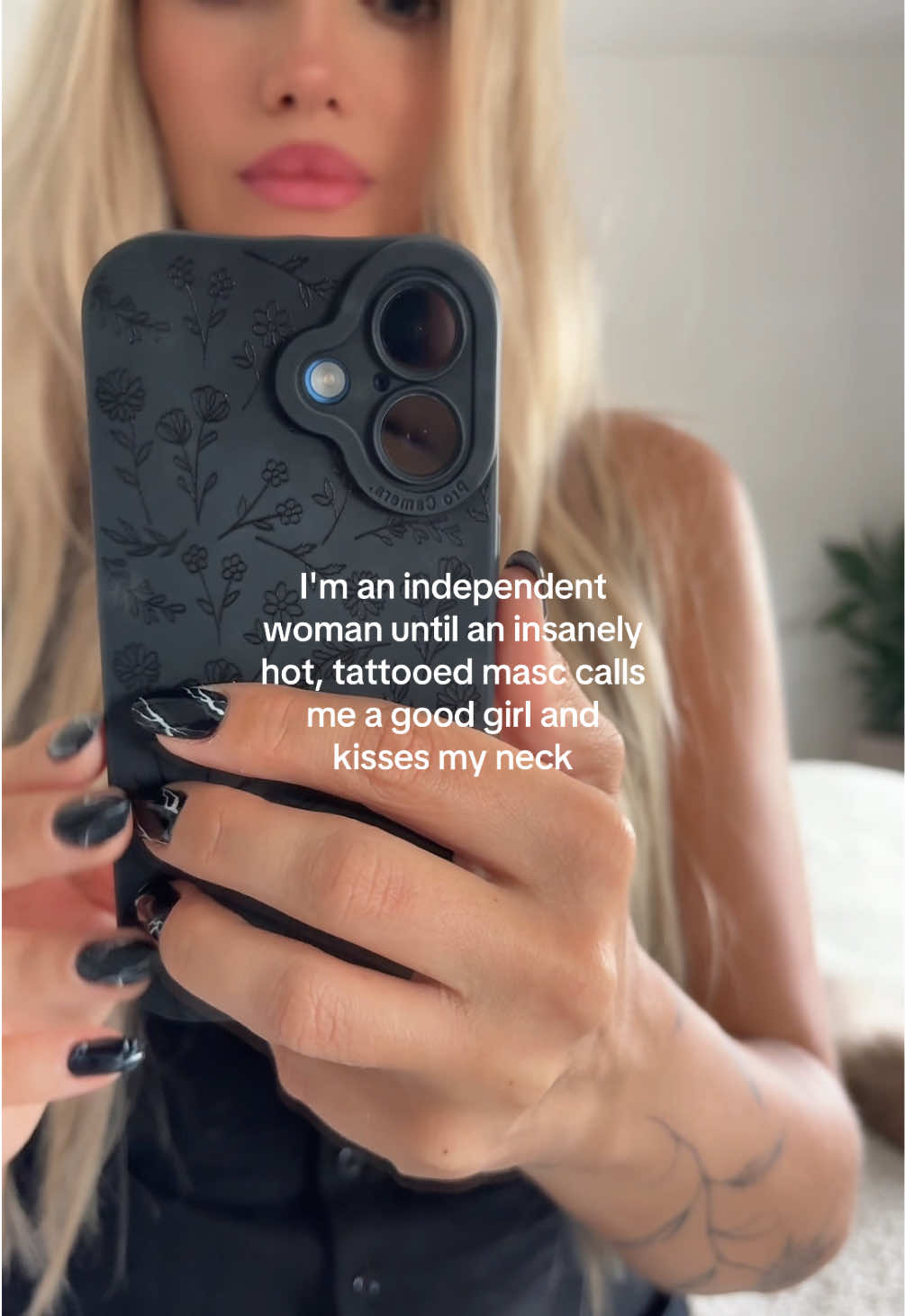 @Lisa J Evans sapphic author ⚢