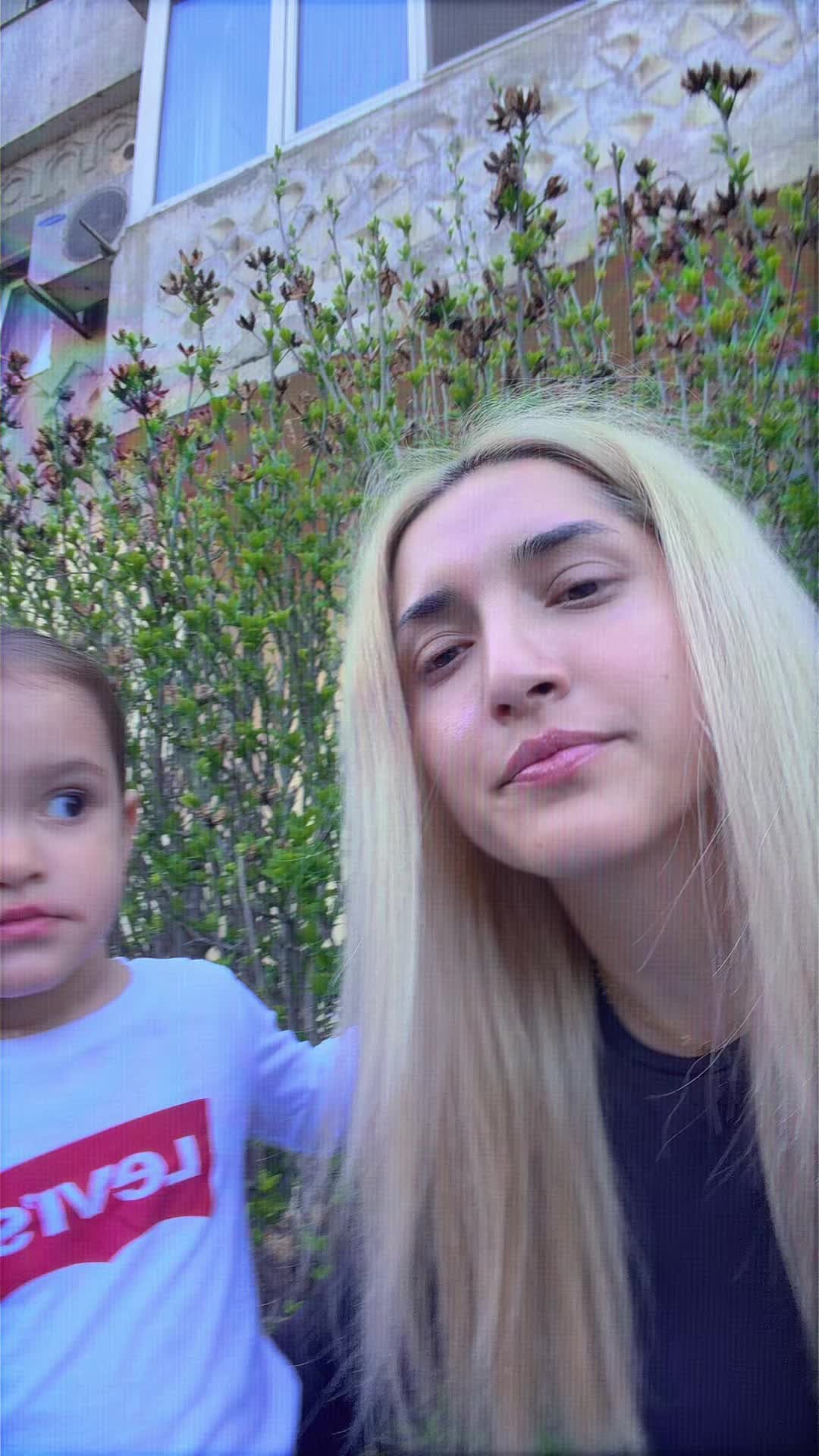 @Elena Laura.