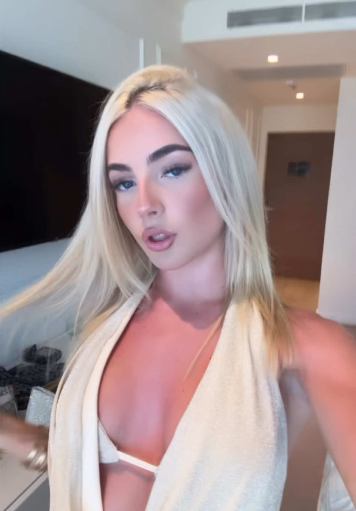 @𝐬𝐧𝐨𝐰𝐛𝐮𝐧𝐧𝐲