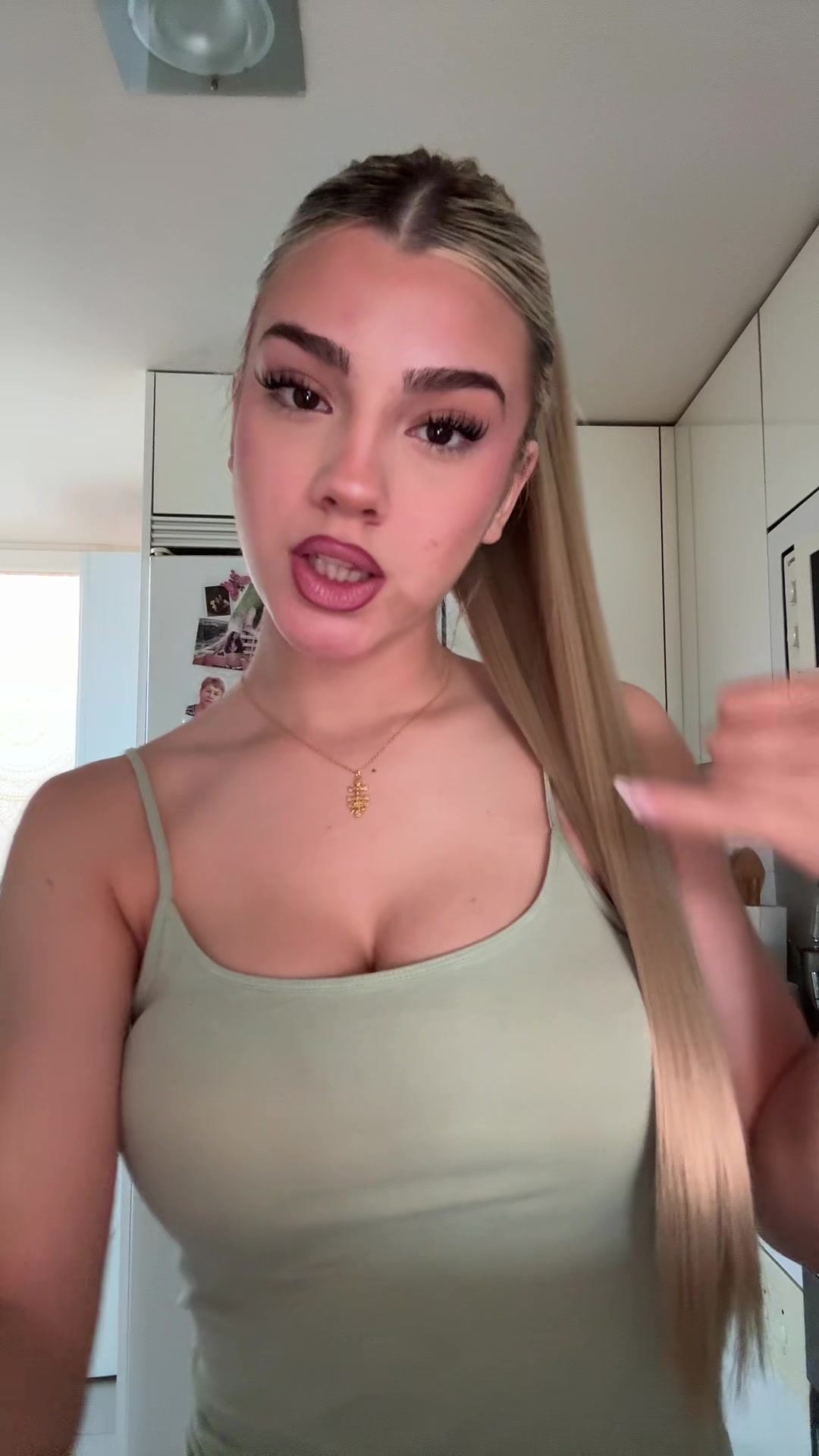 @evitα