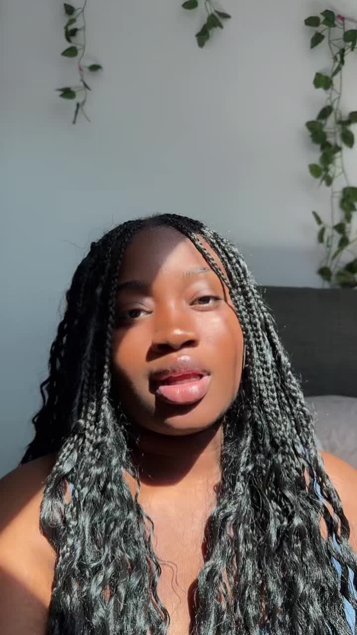 @Laylay