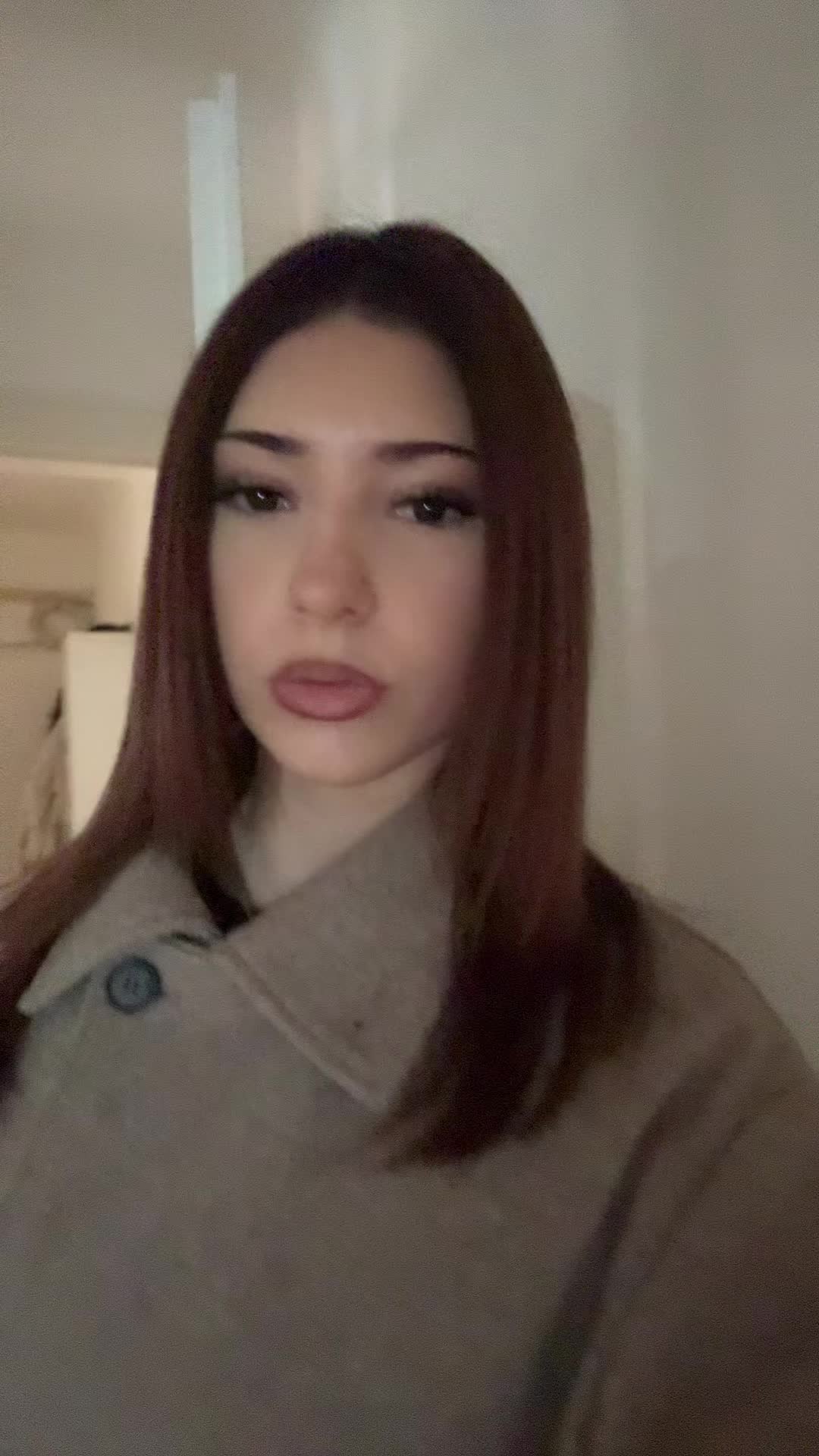 @𝒱.