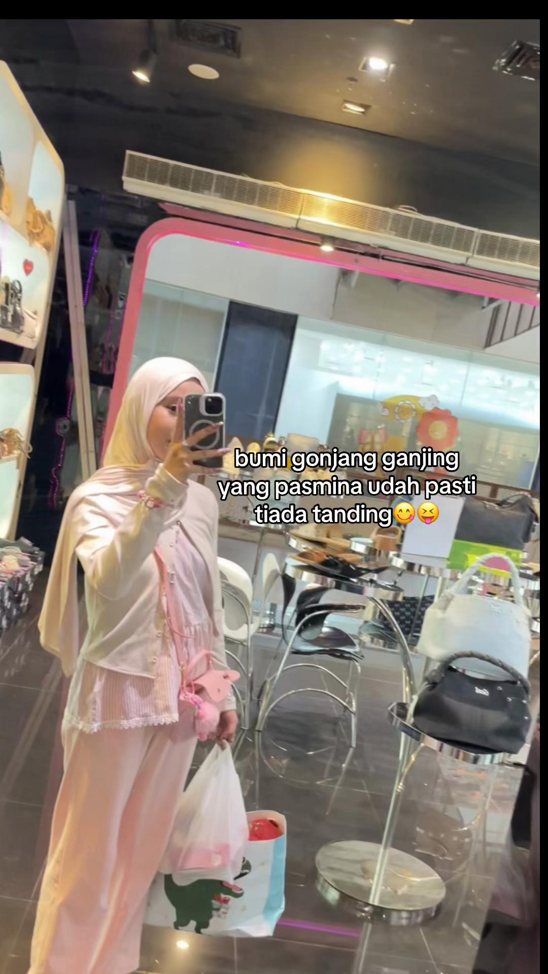 @???