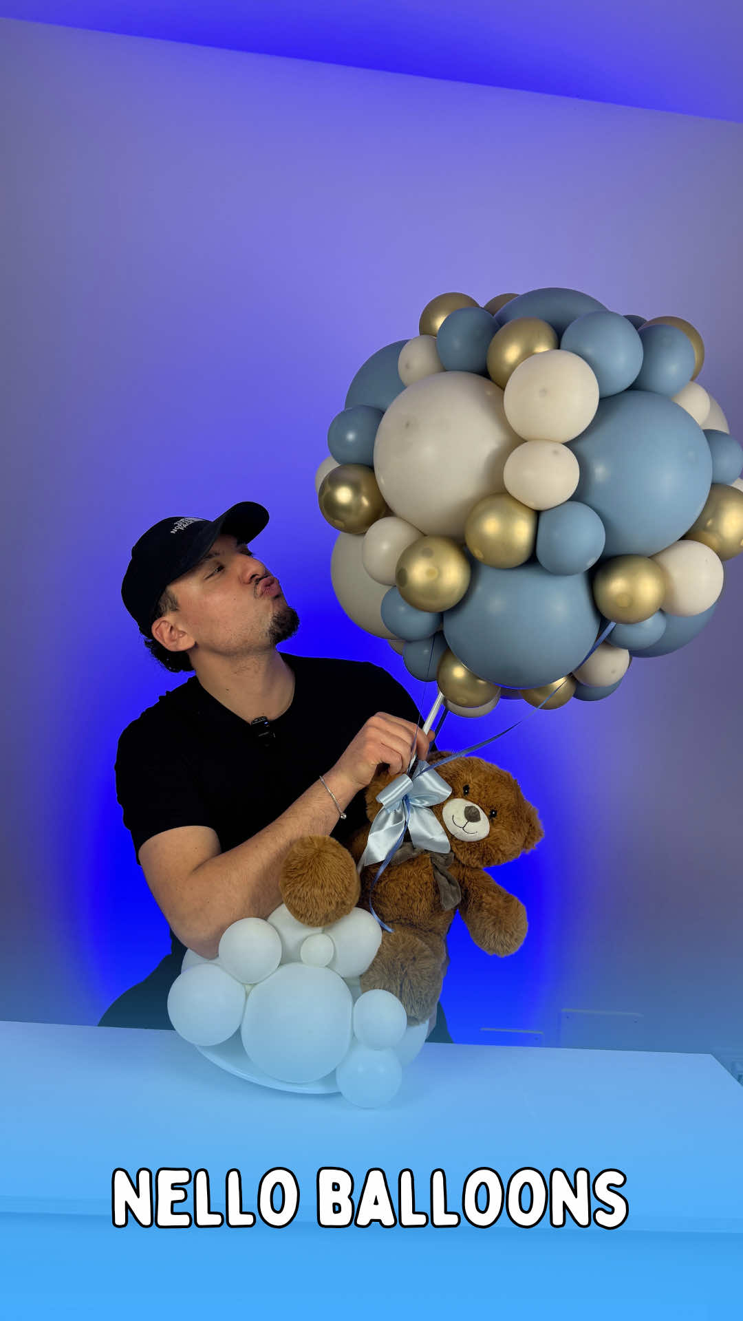 @Nello_Balloon Artist