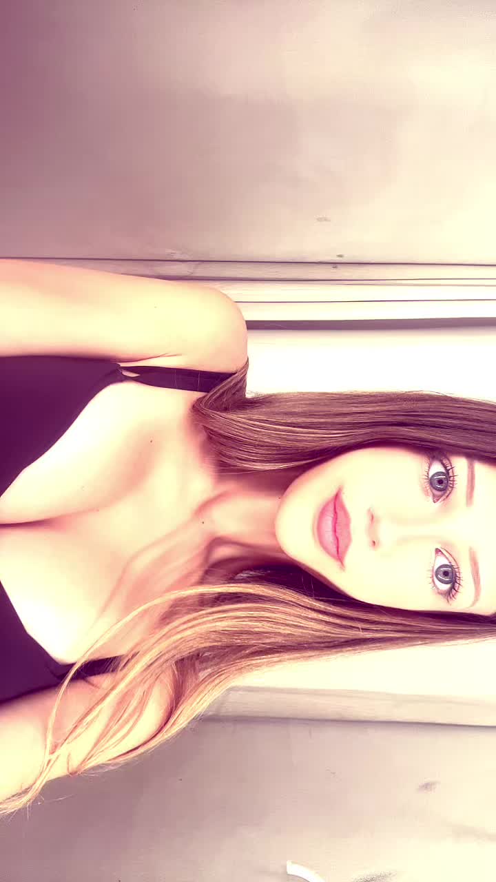 @ade🫰🏻