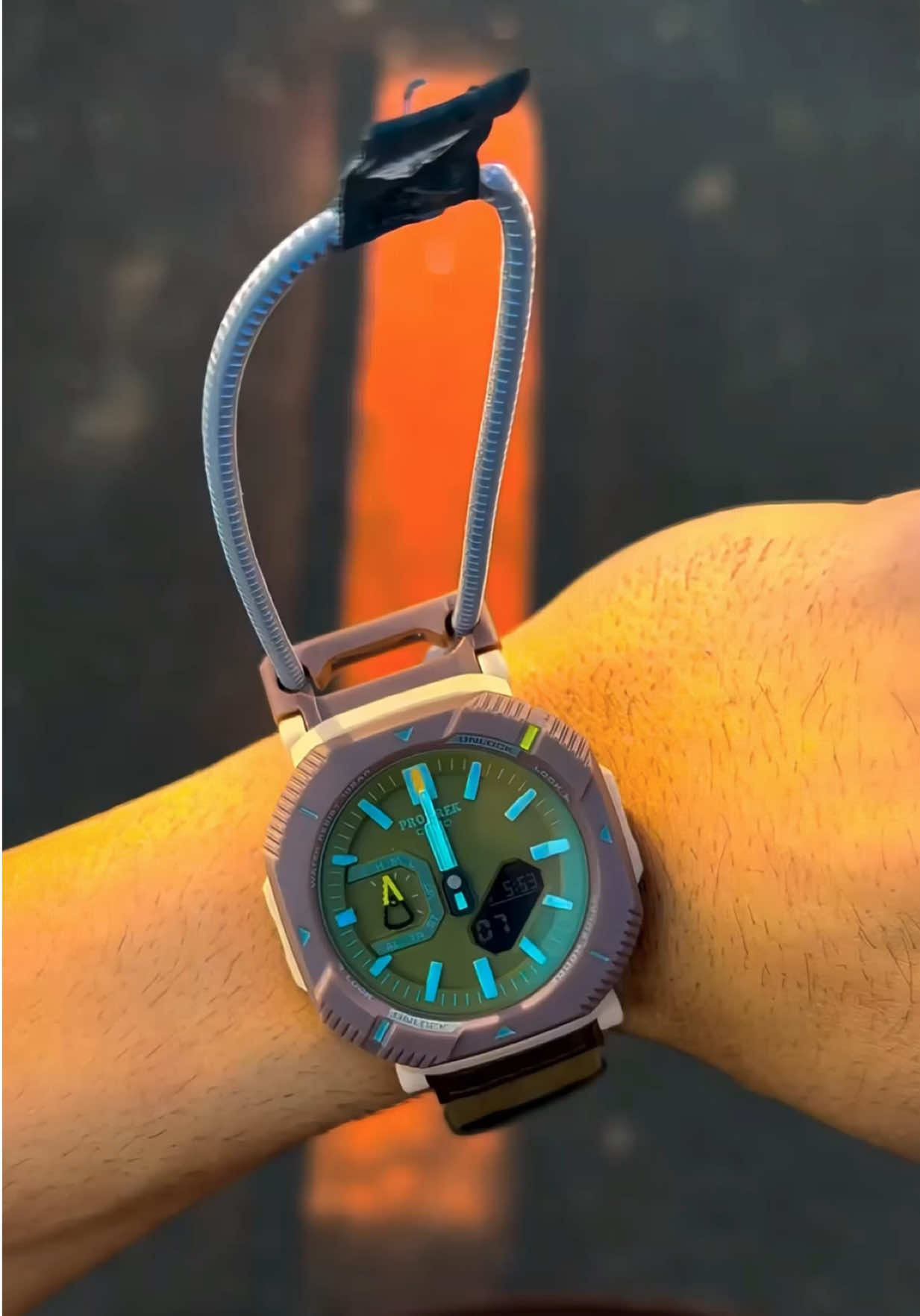 @watch_time_traveler