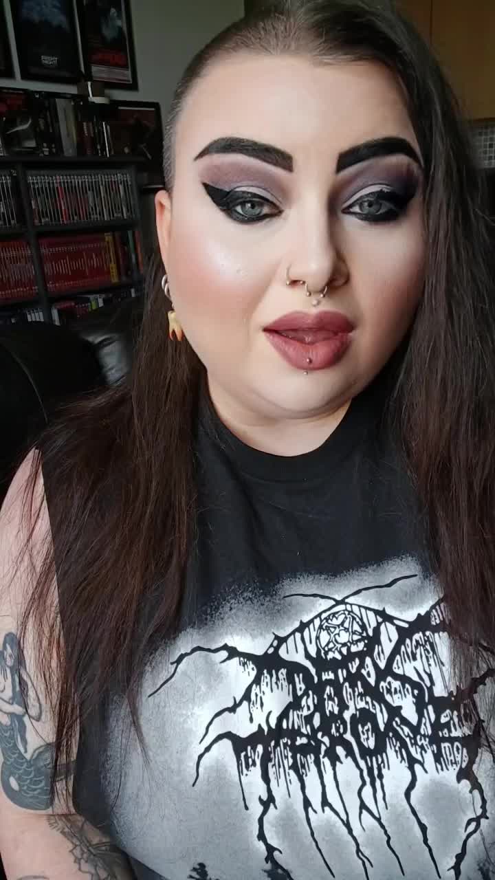 @Spooky Loz Reads🖤