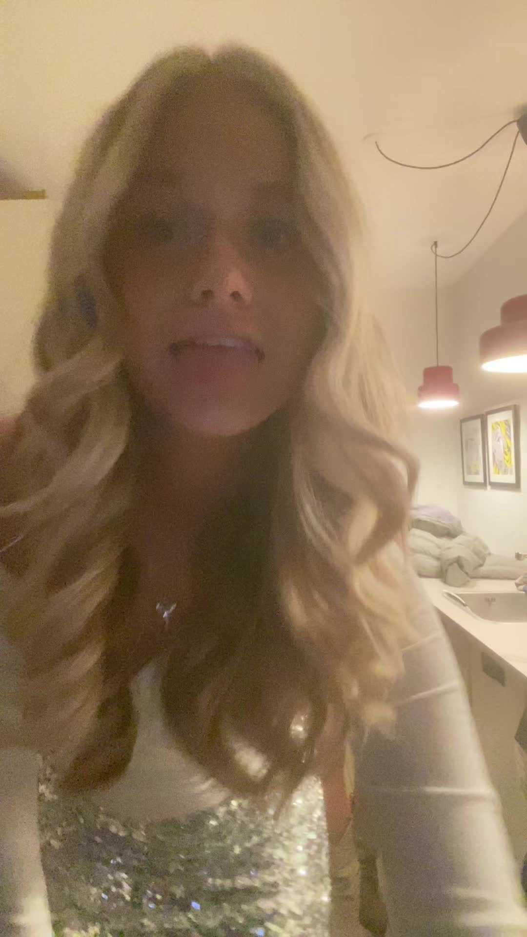 @🪩