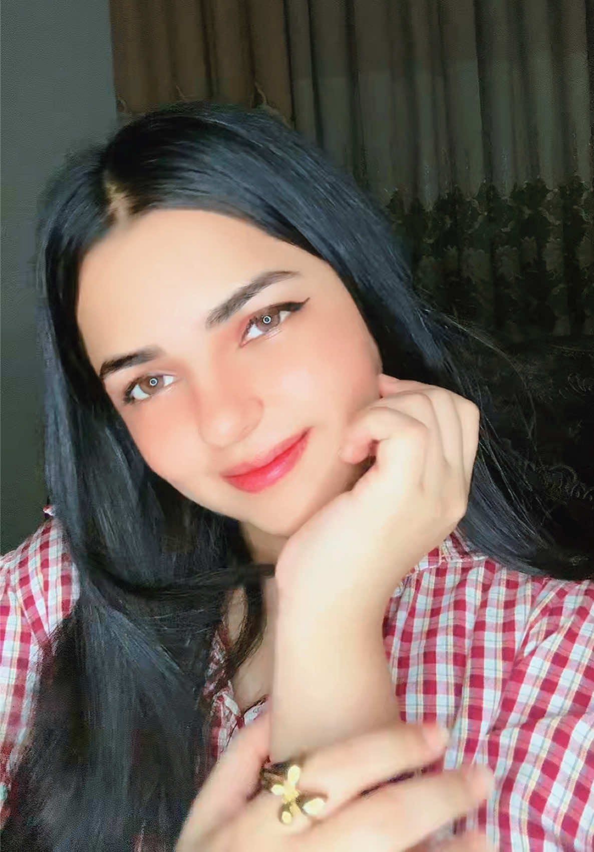 @👑 𝑸𝑼𝜠𝜠𝑵 𝑮 👑