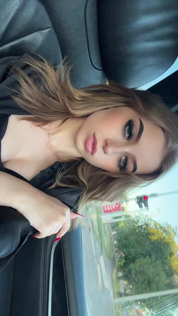 @Lili&agrave;na szem&eacute;lyesen🐆😝