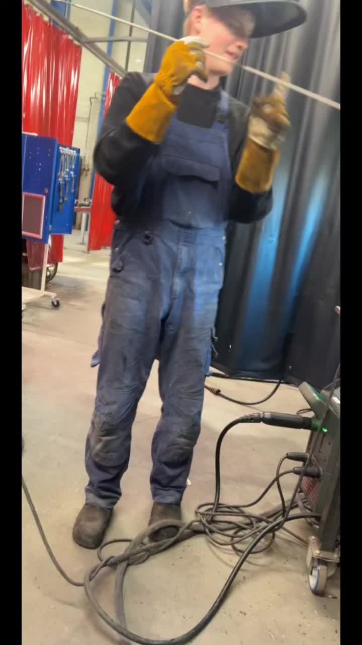 @KJ 👨&zwj;🏭