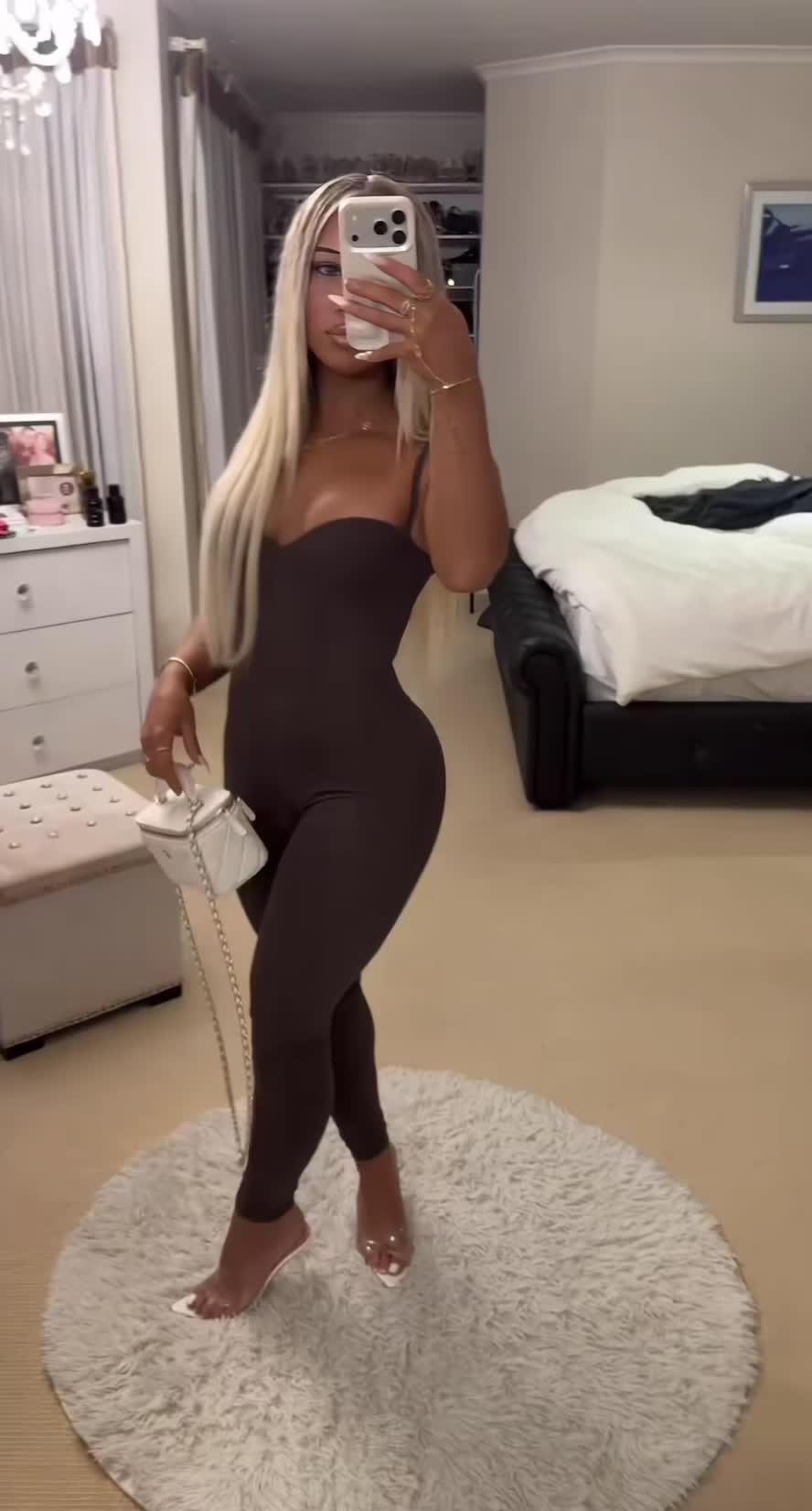 @⃟
