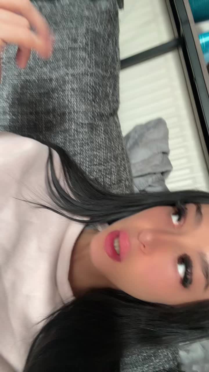 @elleahmelling