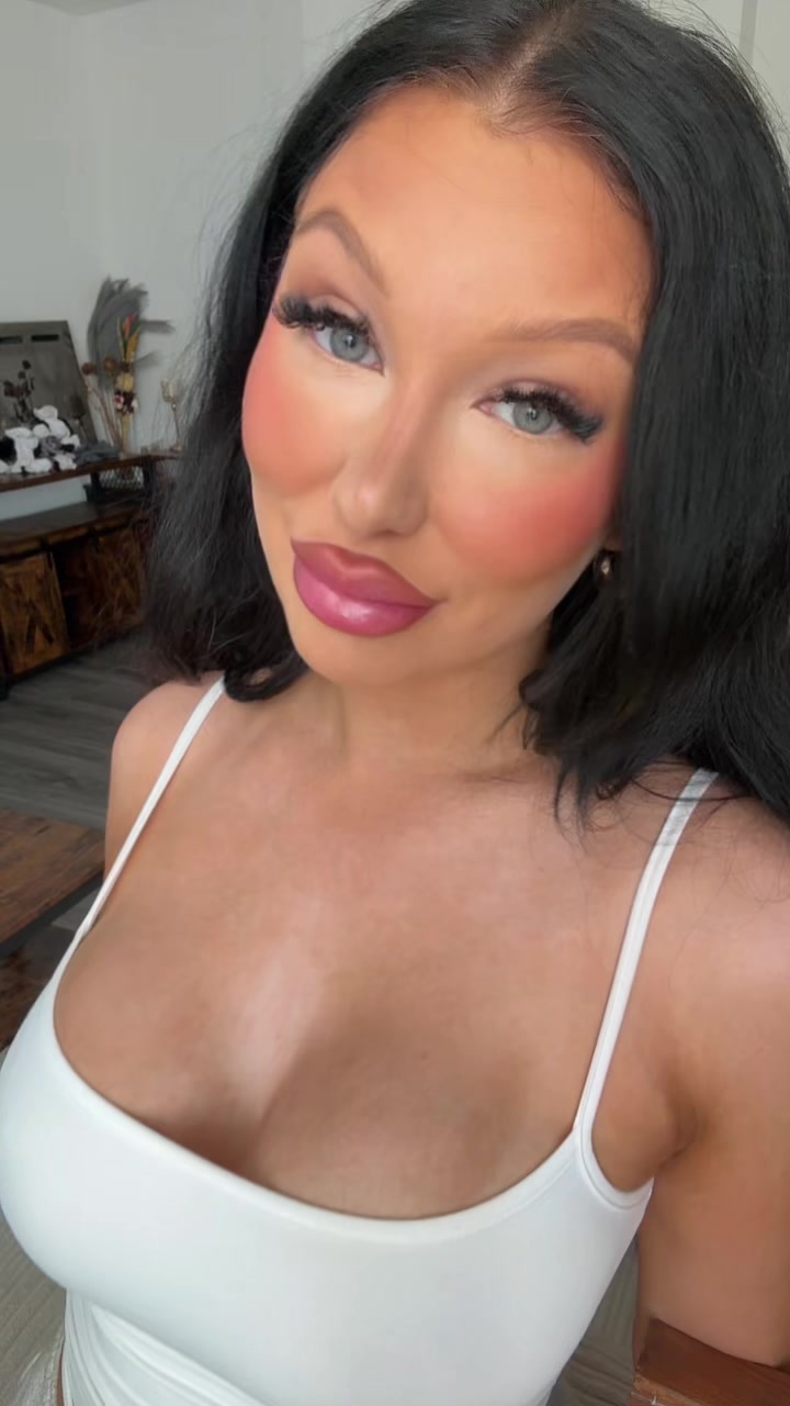 @ellaxo