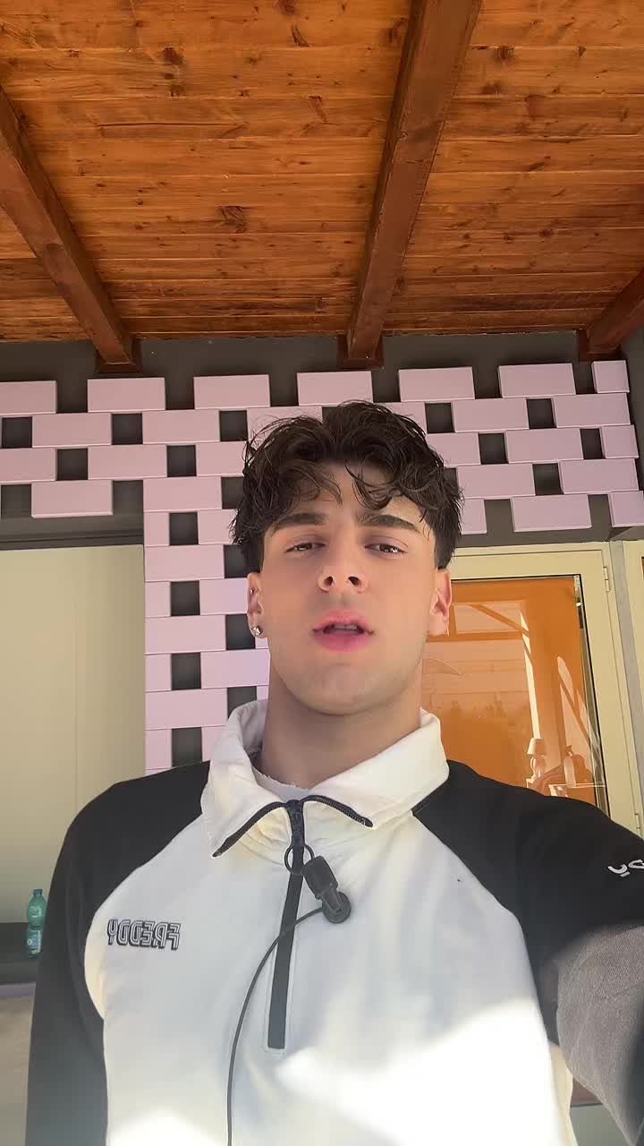 @A L E X🥥
