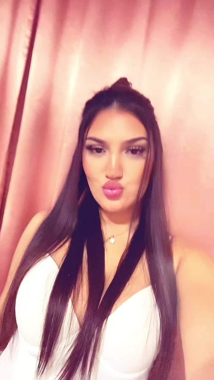 @𝒦𝒾𝒶𝓃𝒶