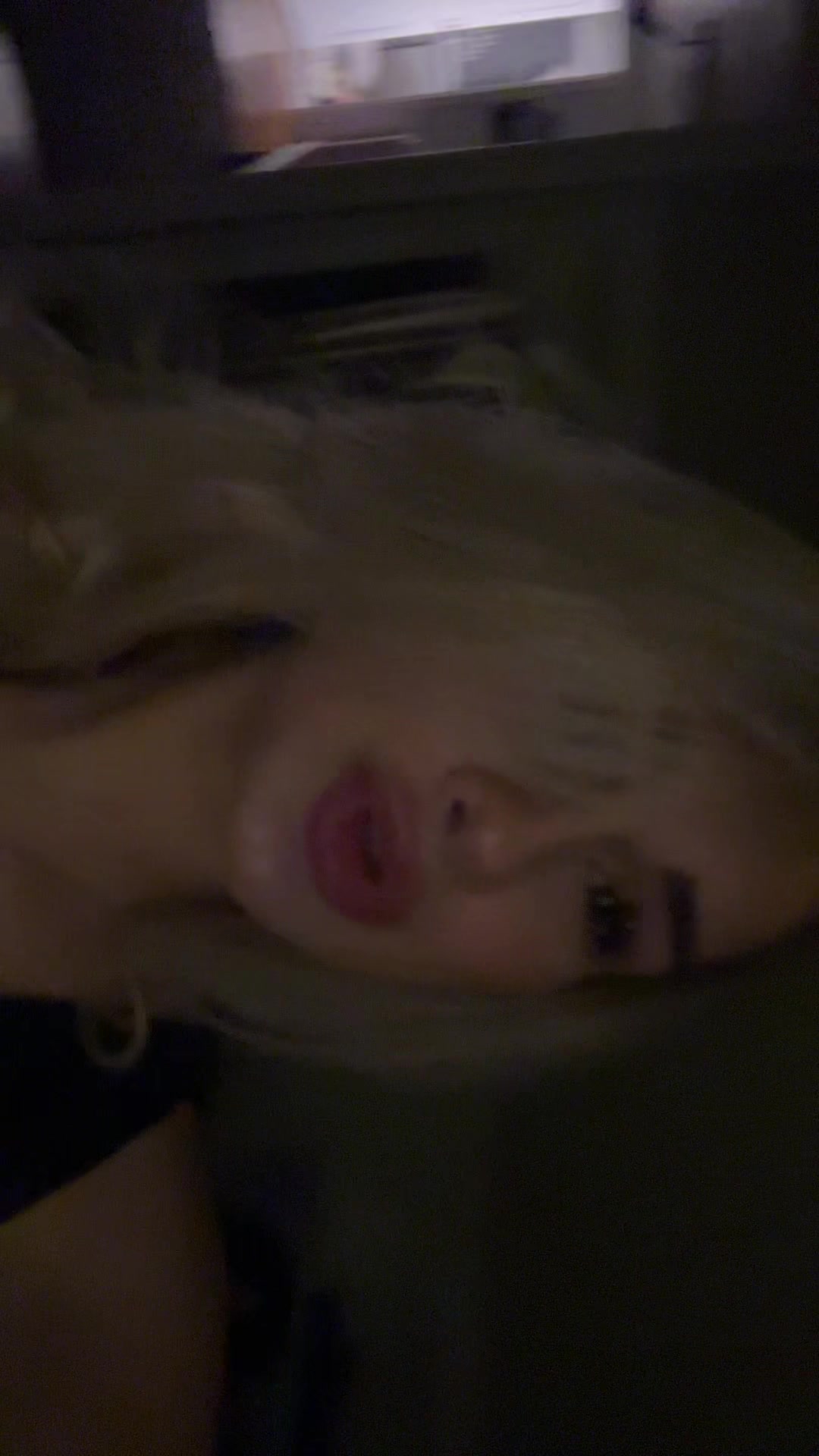 @😉