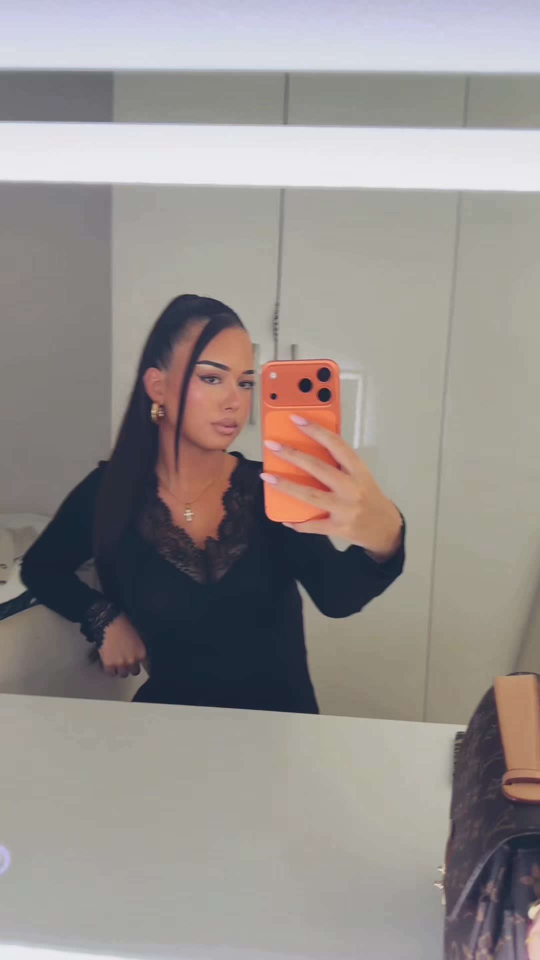 @Elena☦︎