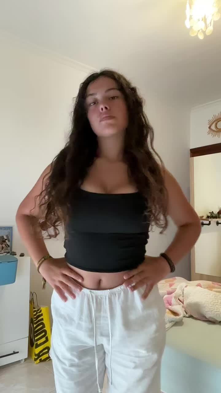 @𝐀𝐧𝐚𝐡𝐢
