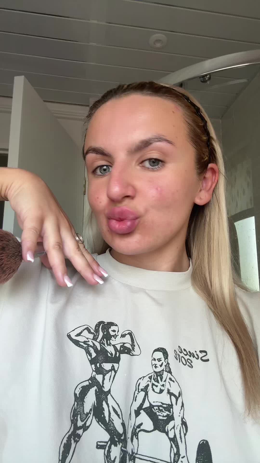 @Demi-Lee