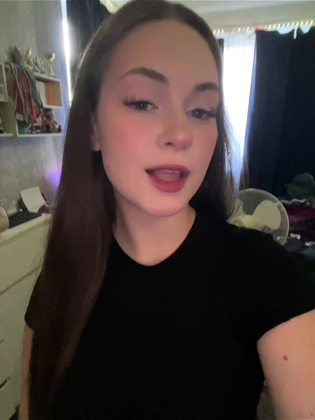 @elissew0