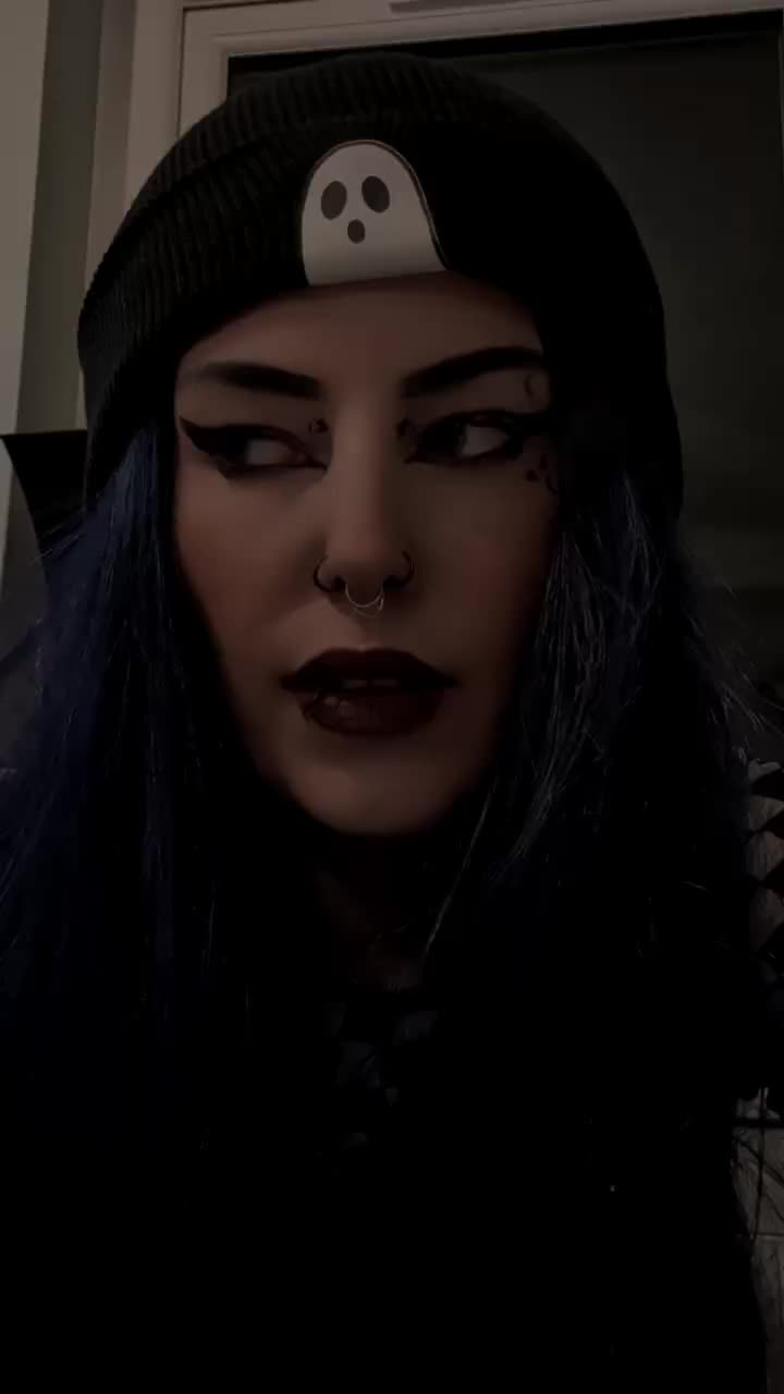 @Beth 🦇🖤