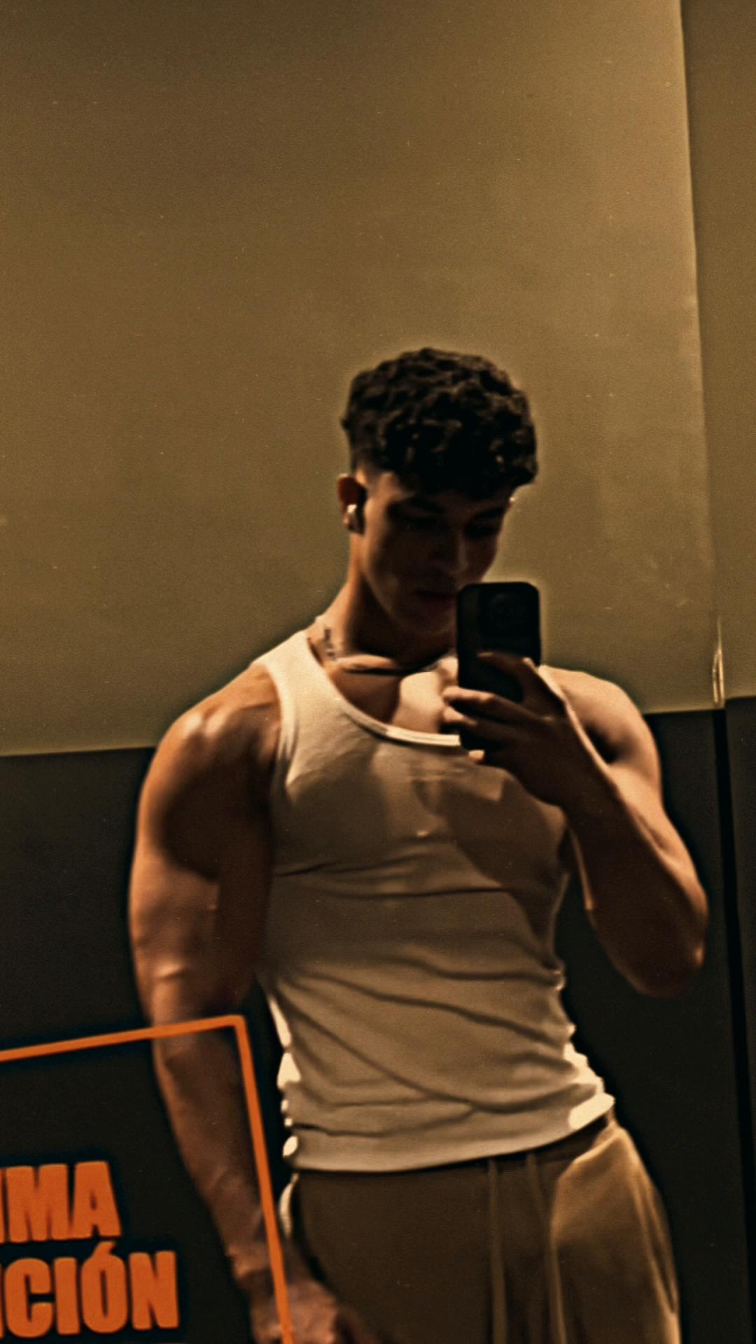 @😇Adam😈