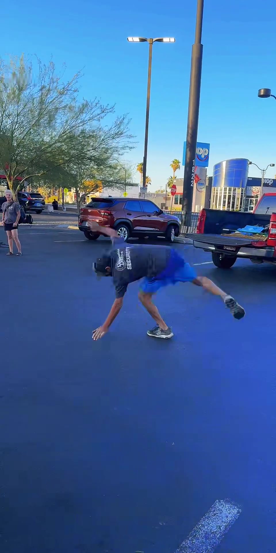 @CrysSTALLION 🎲🦮👣🥜