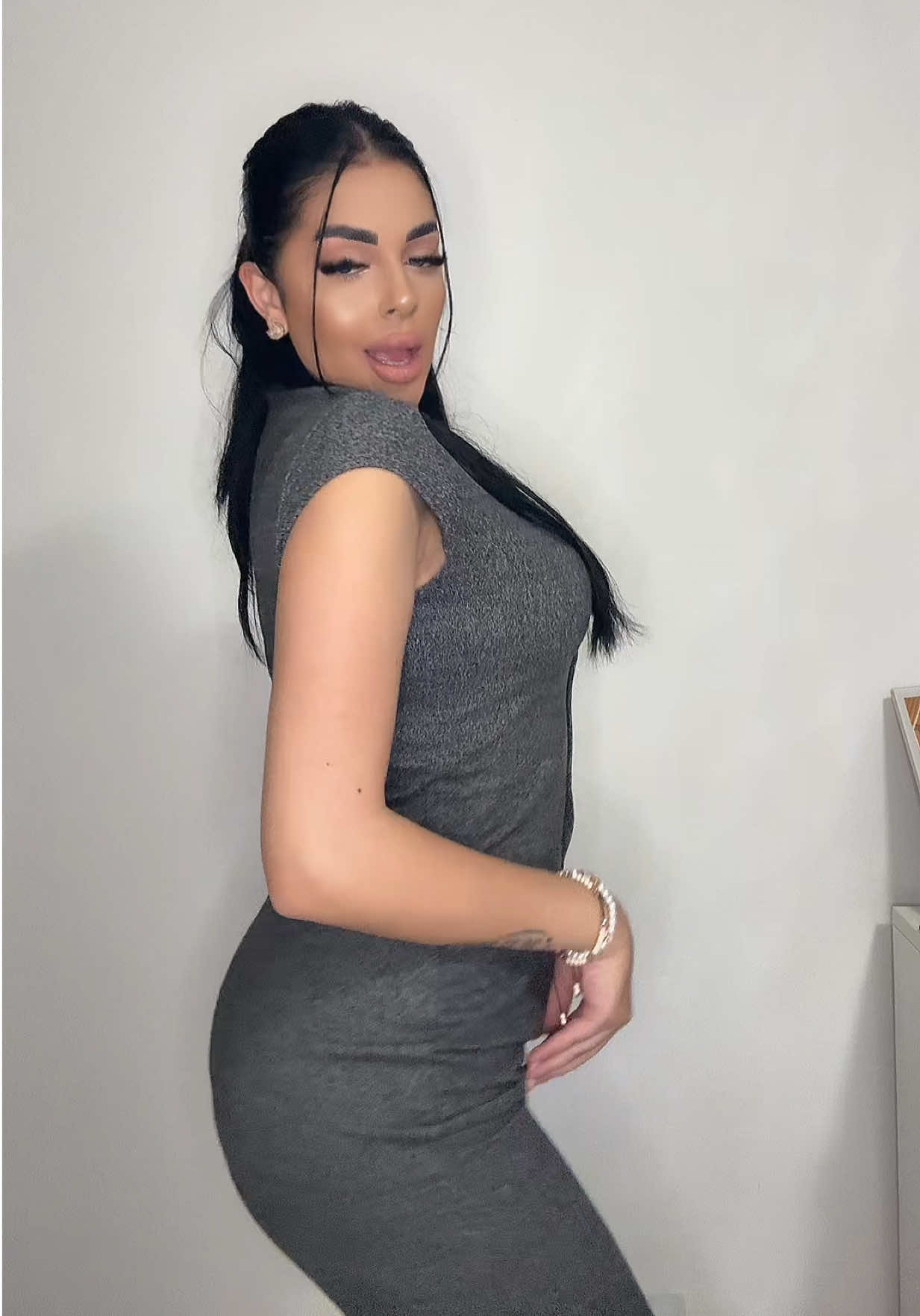 @𝐵𝒴𝒜|𝐵𝐸𝐿𝐿𝒴 𝒟𝒜𝒩𝒞𝐸𝑅