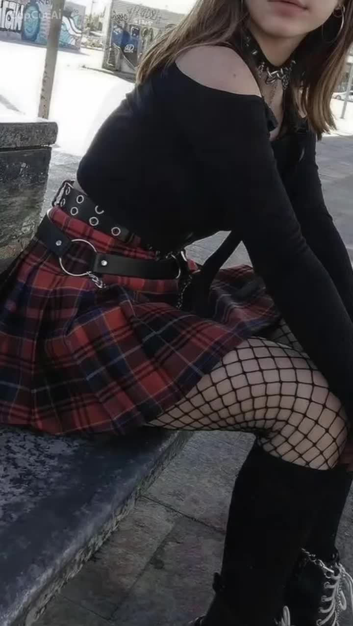 @Goth Girl🦇🖤