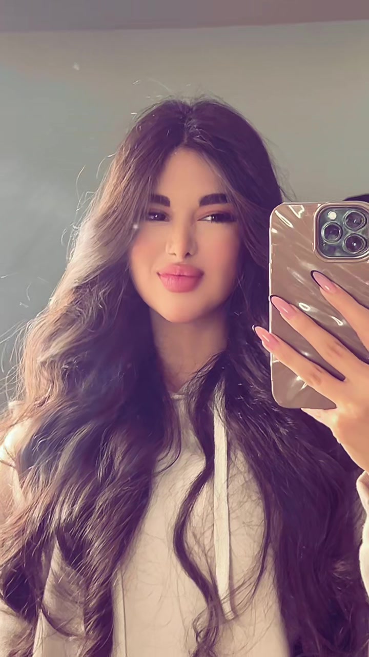 @donyaafsharr