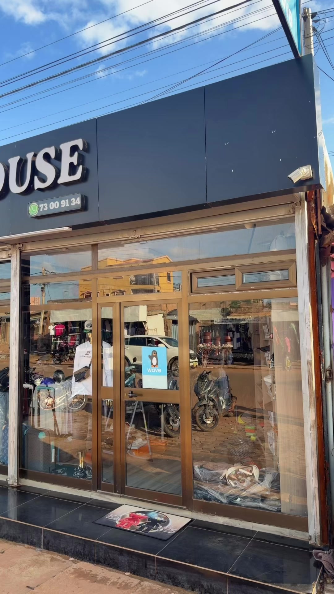 @La boutique No Fake House