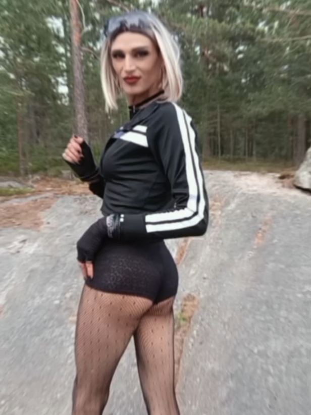 @Lina_crosses