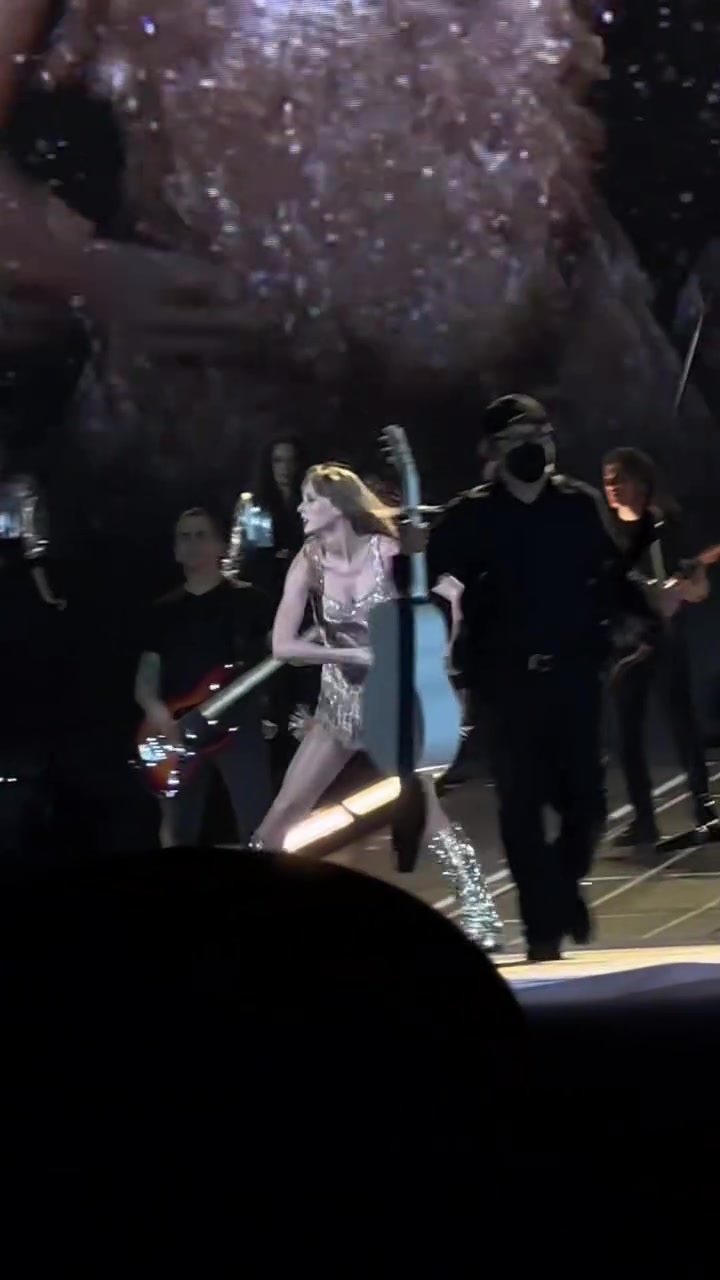 @𓂃꙳⋆videos from the eras tour