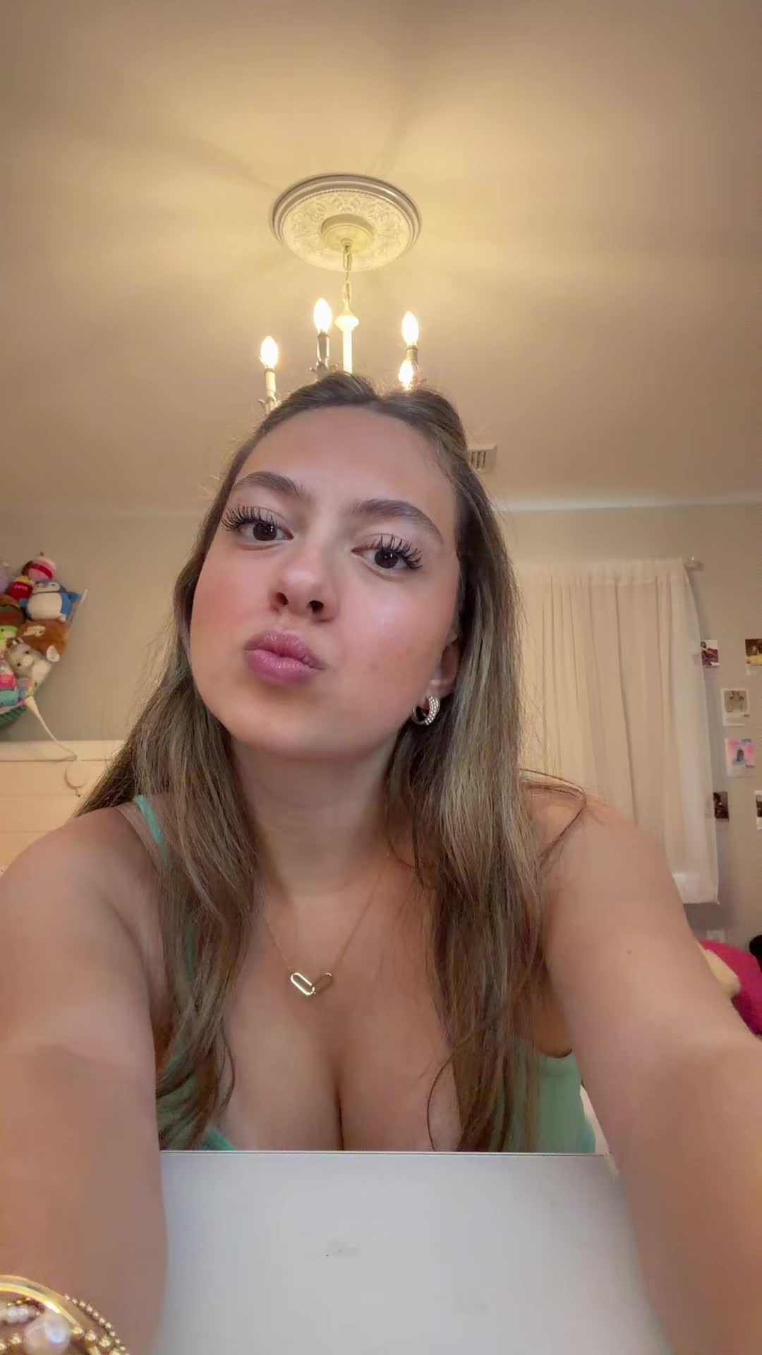 @isabella