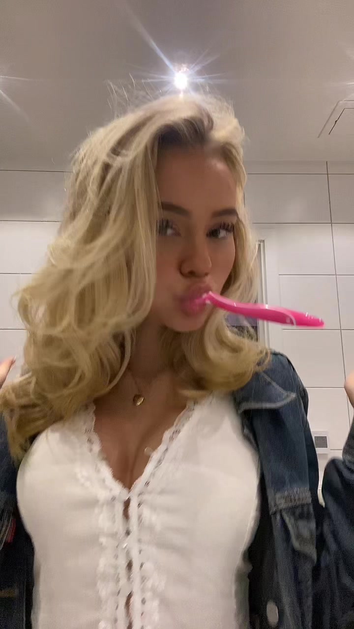 @ella hansson