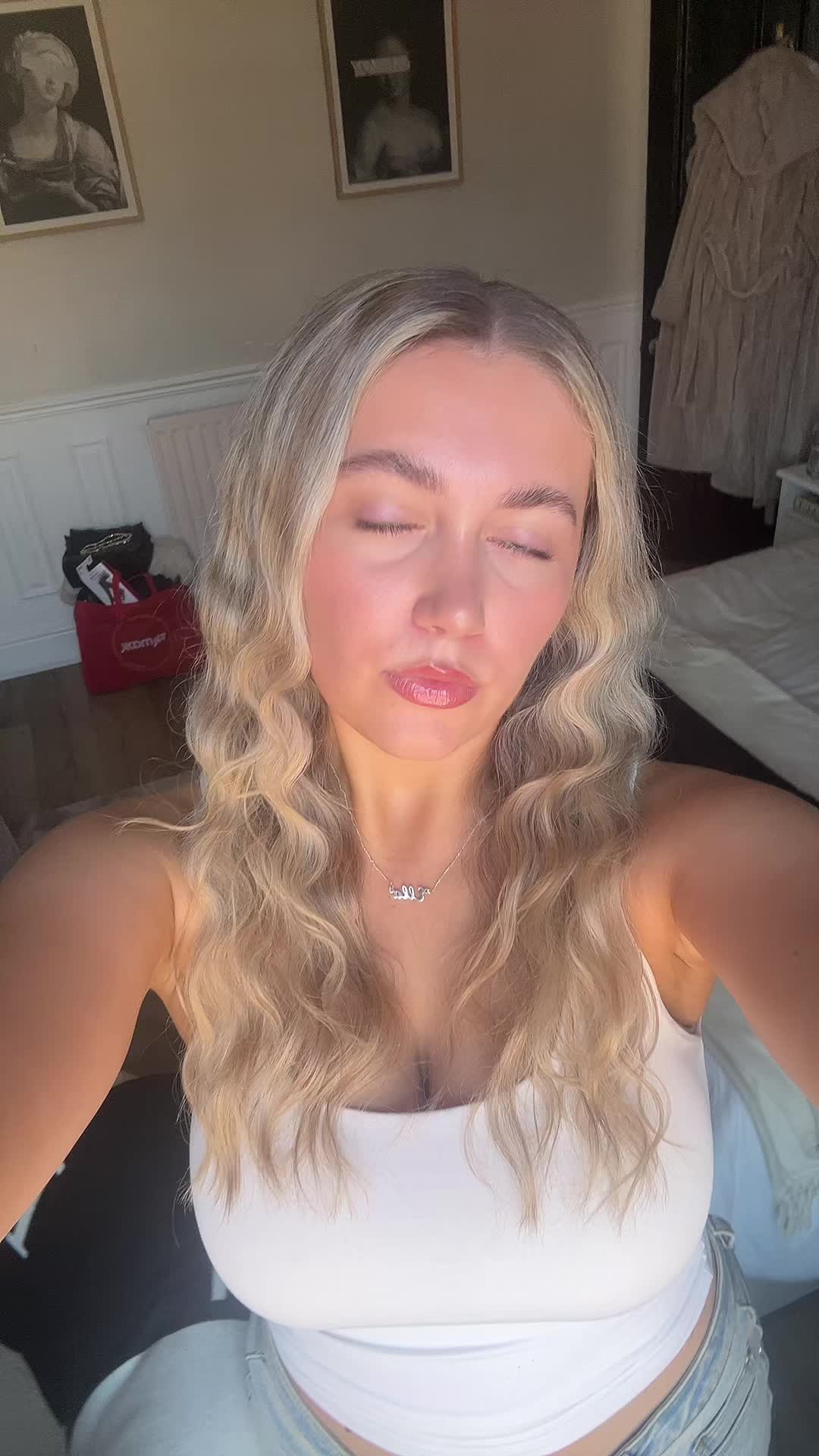 @Ella