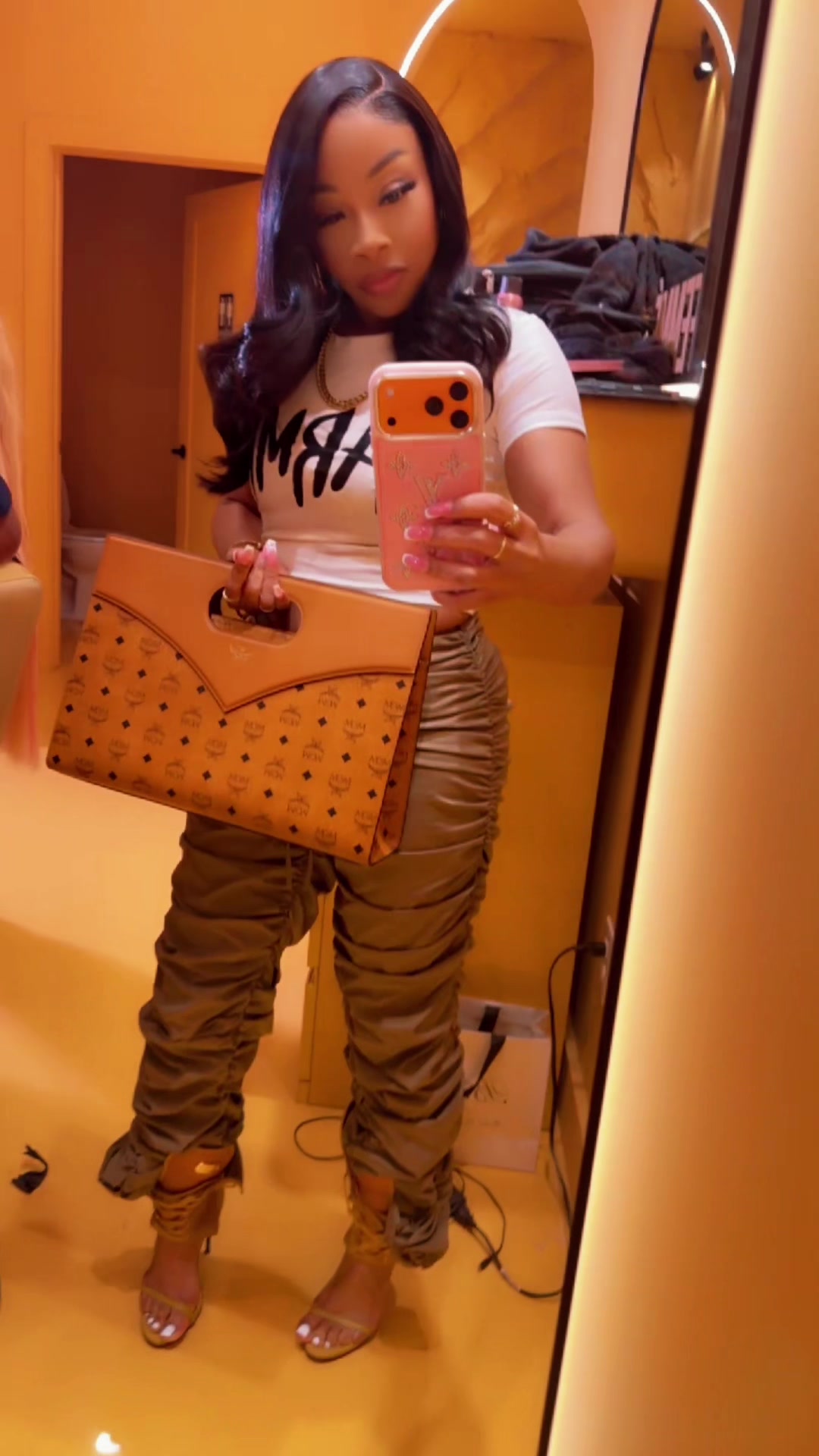 @Sha Bee | CEO ๐