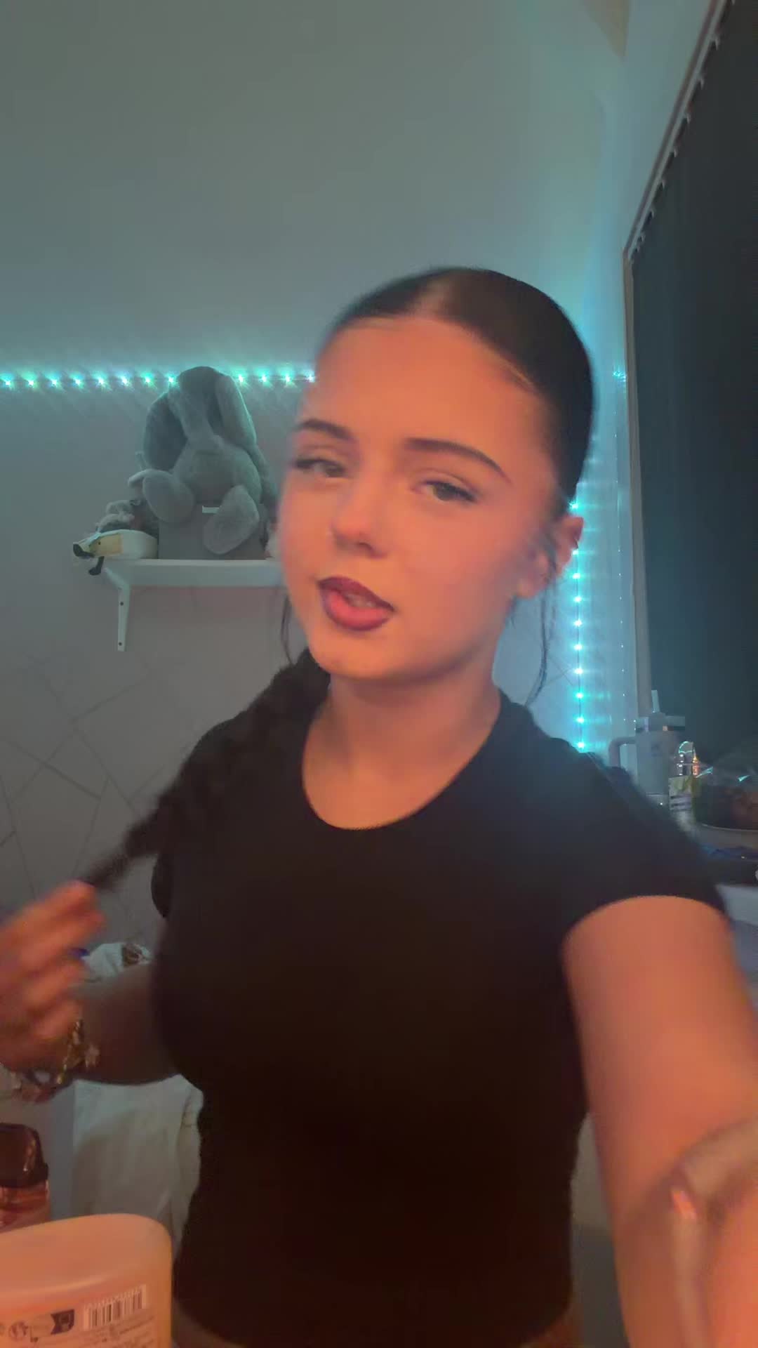 @(⊃。•́‿•̀。)⊃