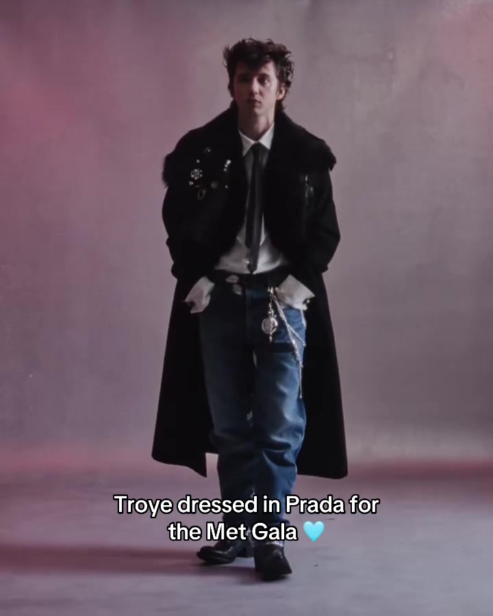@one of troye’s girls