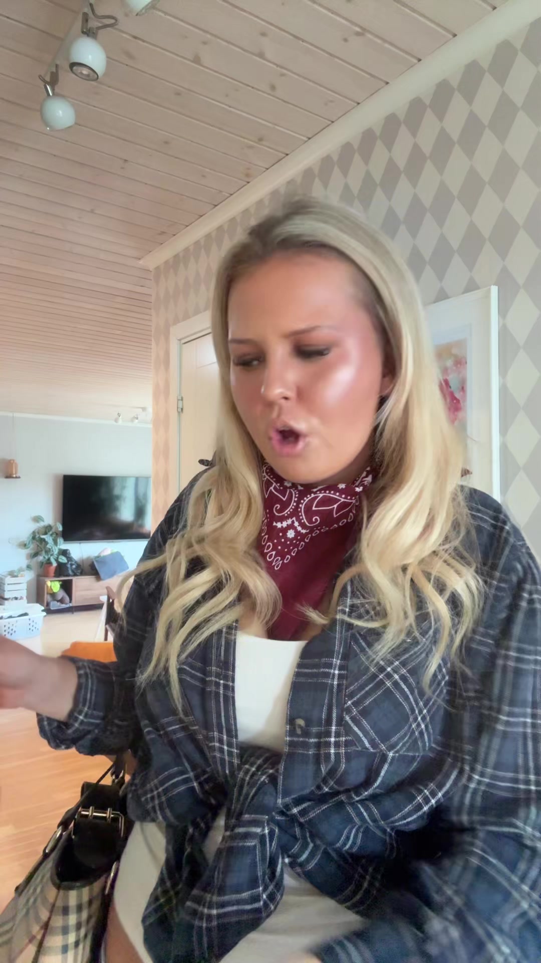 @Holly🛍️🥥🥂