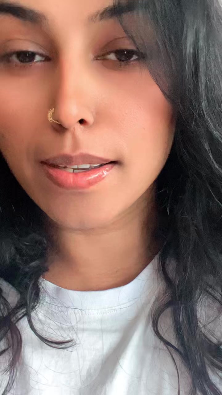 @Tharshi🖤❤️