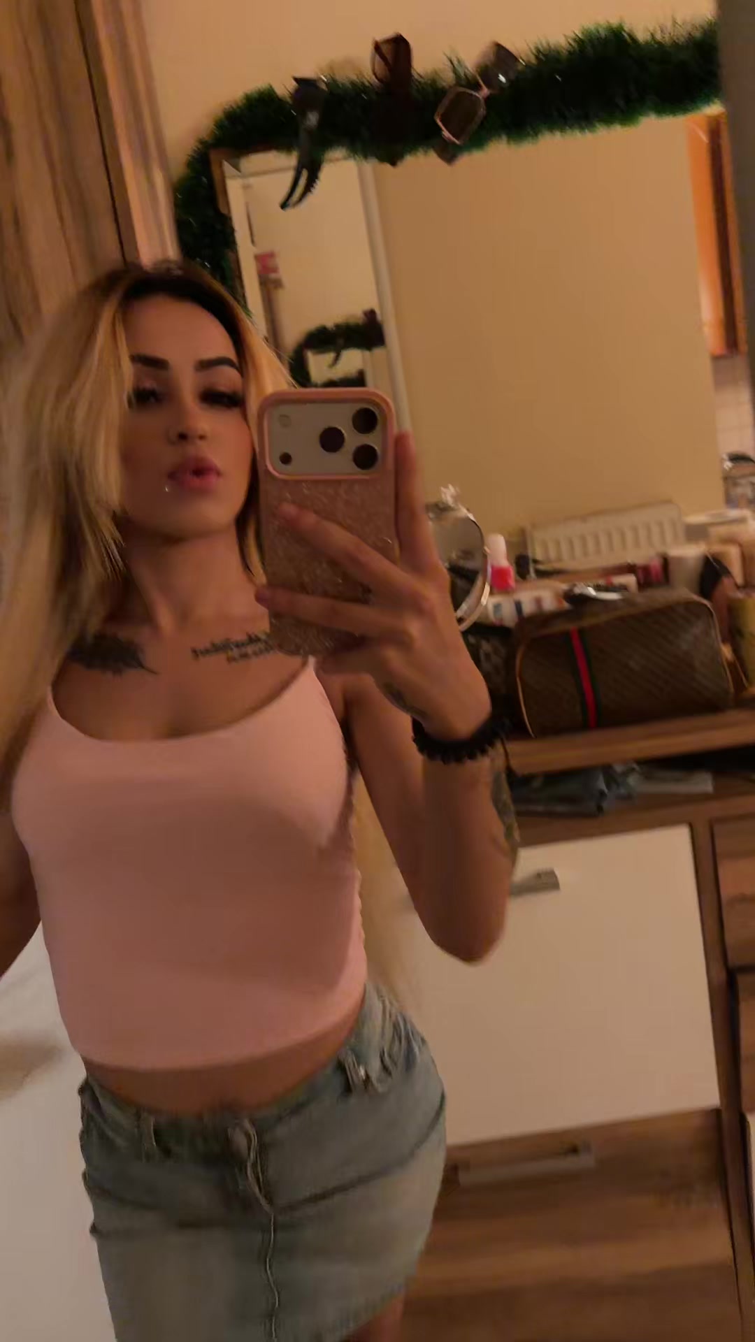 @🦋EnikeKiss🦋